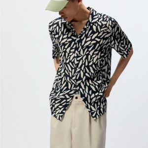 Zara White and Navy Camp Collar Short Sleeve Button Down Size XL